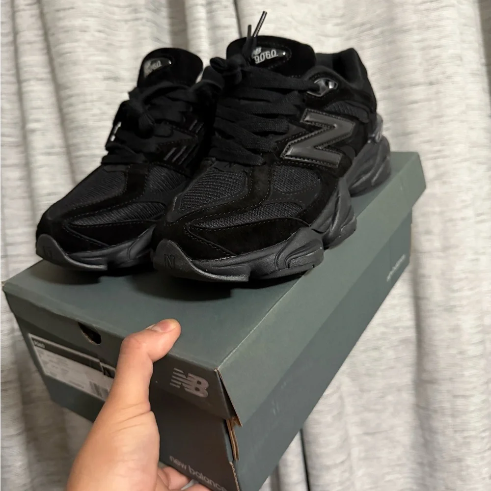 New Balance Men's Black Chunky Athletic Sneakers - Picture 3 of 13